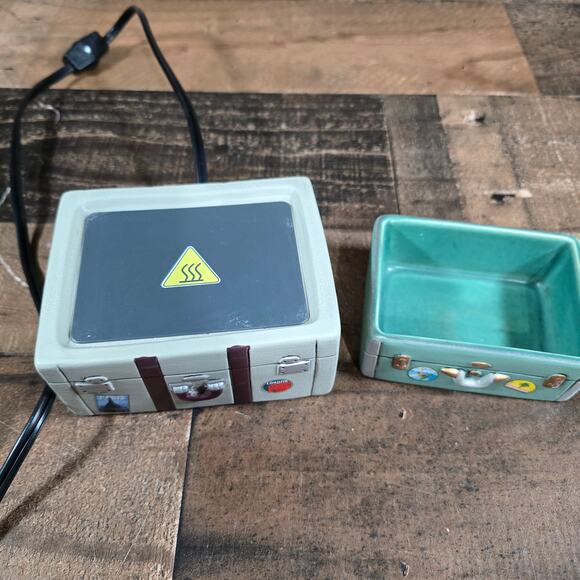 Retired Scentsy Bon Voyage Element Warmer Travel Trunk - Picture 4 of 4